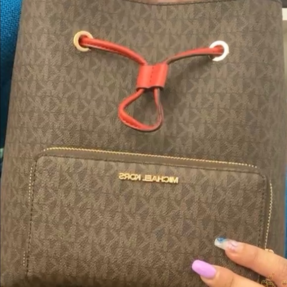 Mk Set bag Crossbody and shoulder bag (Authentic)